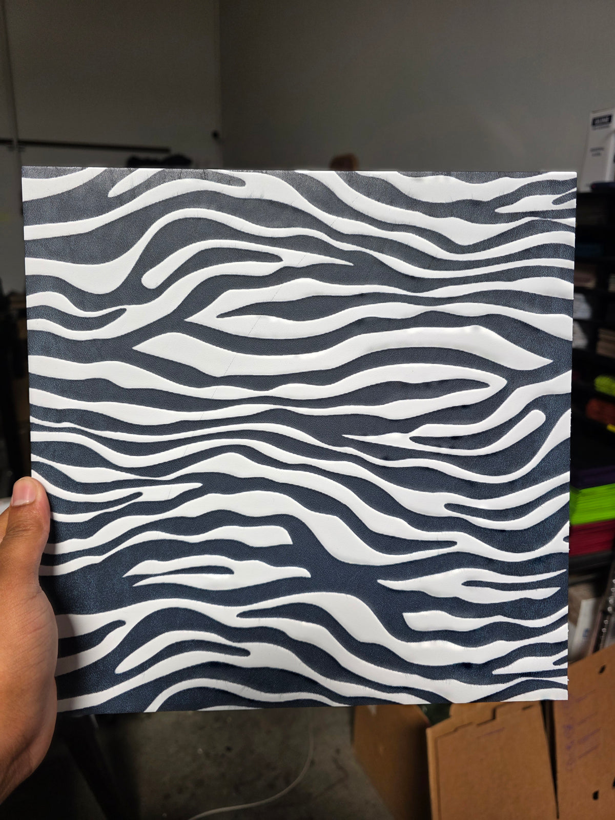 Zebra stripe (small black lines in print)